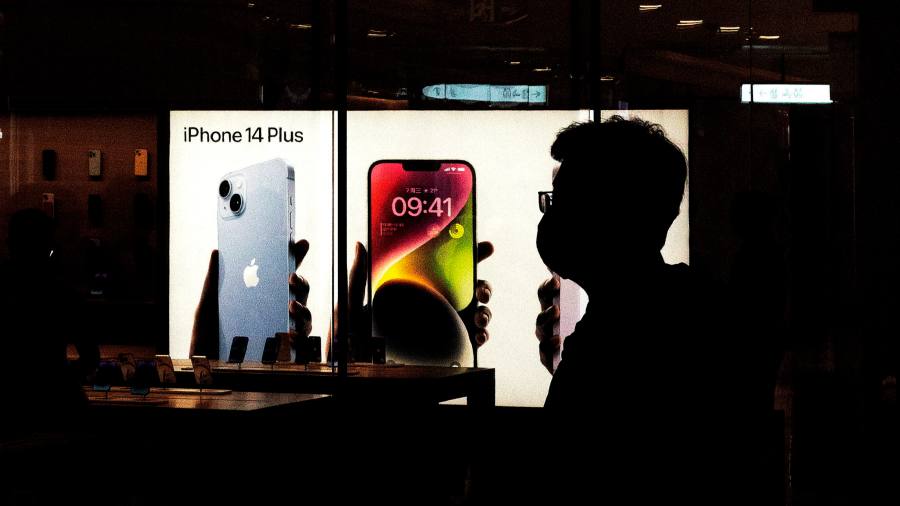 US curbs hit China’s ‘sea turtles’ and iPhone parts get pricier #chicomnews