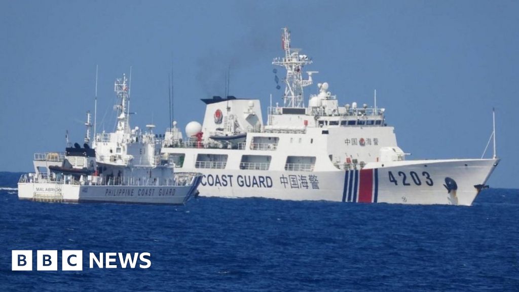 Philippines accuses China of firing water cannon at boats in South China Sea #chicomnews