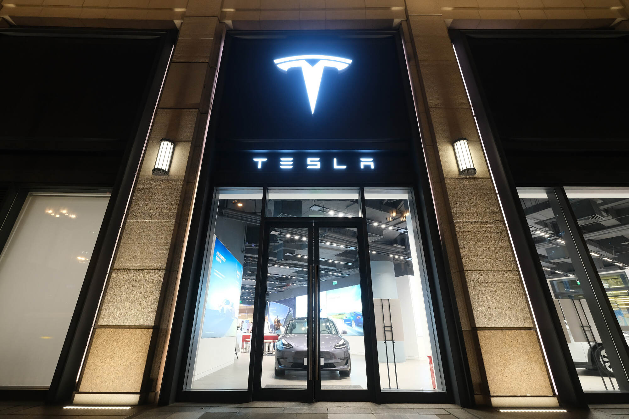 Tesla owner forced to apologize following protest over brake failure· TechNode #chicomnews