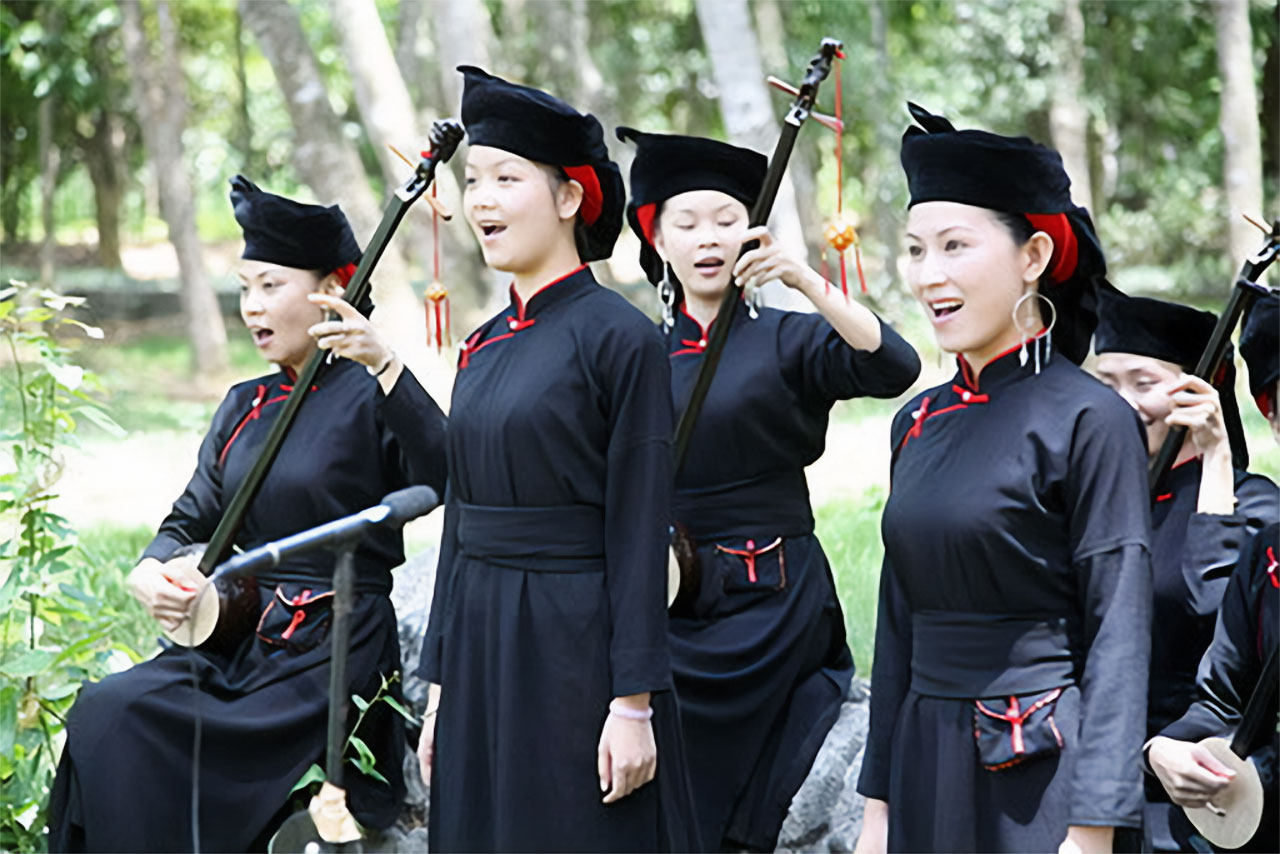 The Tianqin: A Unique Instrument of the Zhuang People #chicomnews