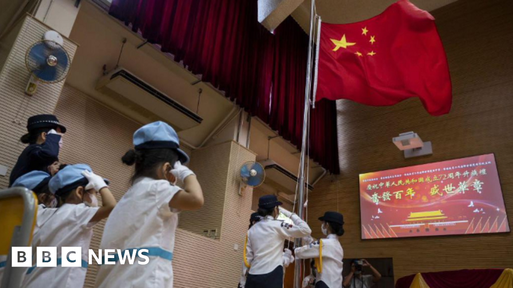 Hong Kong says school children sang anthem too softly #chicomnews