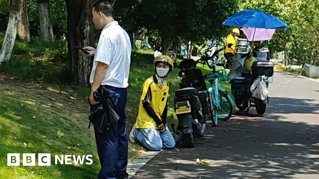 Protests in China as delivery rider kneels before security guard #chicomnews